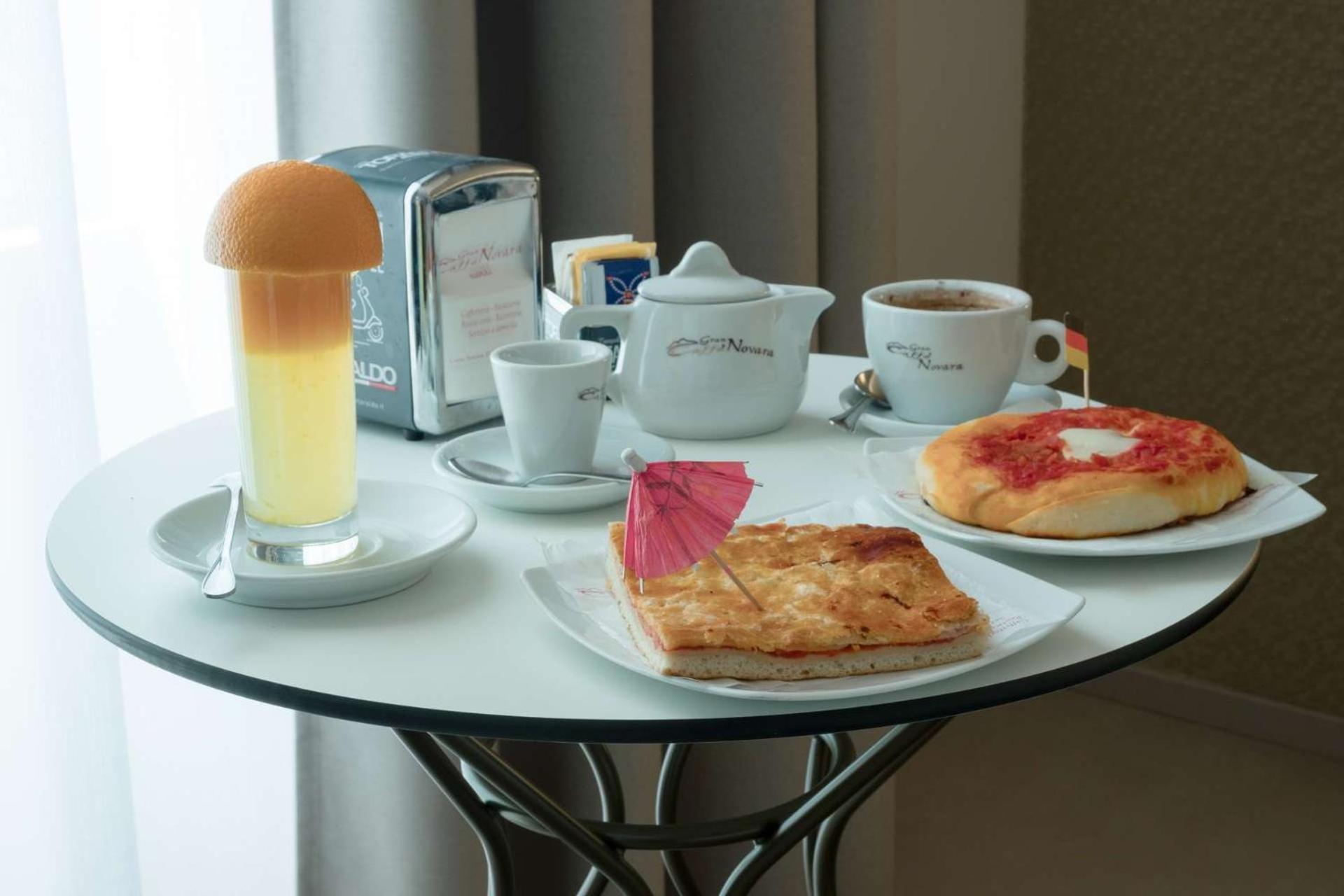 B&B Il Divino Наполи Екстериор снимка