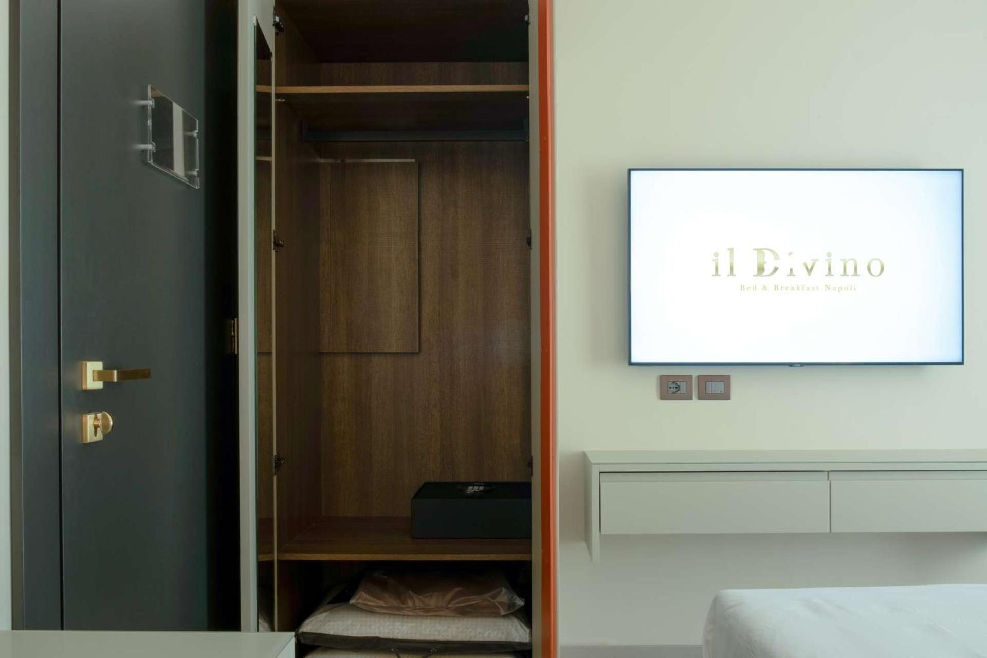 B&B Il Divino Наполи Екстериор снимка
